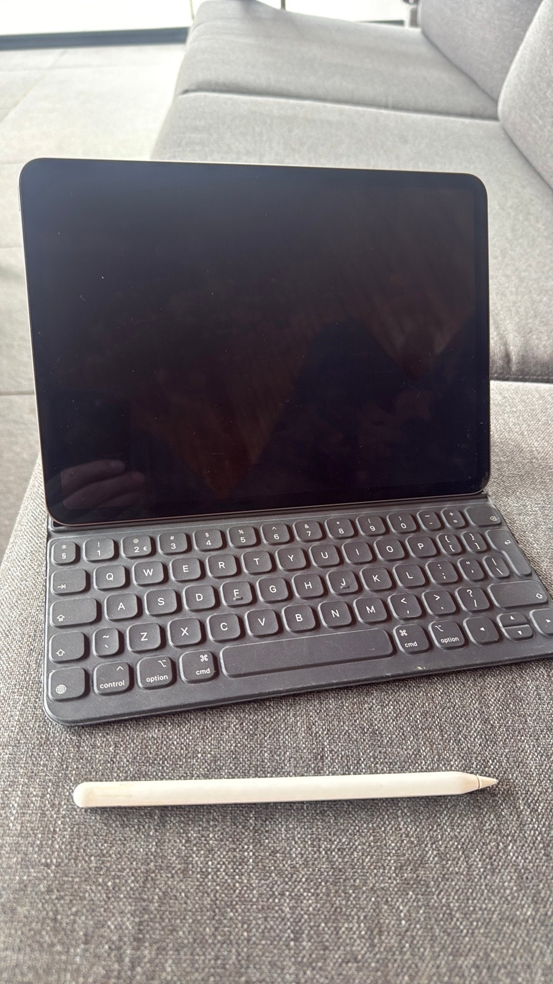 Apple iPad Pro 11-inch met Apple Pencil  Keyboard– defect, Apple iPad, 11 inch, Ophalen of Verzenden, Niet werkend