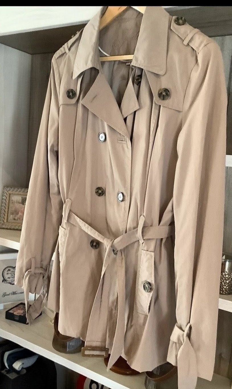 Mooie Trenchcoat, Ophalen of Verzenden, Zo goed als nieuw, Maat 42/44 (L), Beige