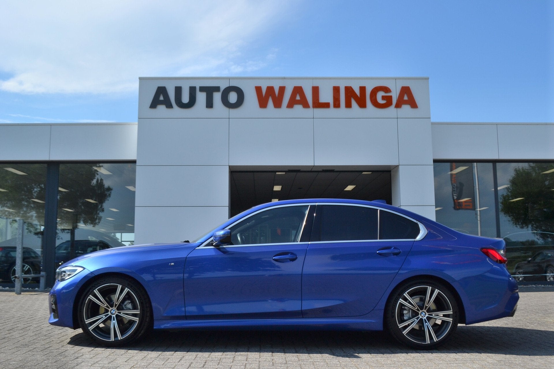 BMW 3-serie 320i M Sport Pakket | Achteruitrijcamera | Carpl, Automaat, 1998 cc, Achterwielaandrijving, 4 cilinders
