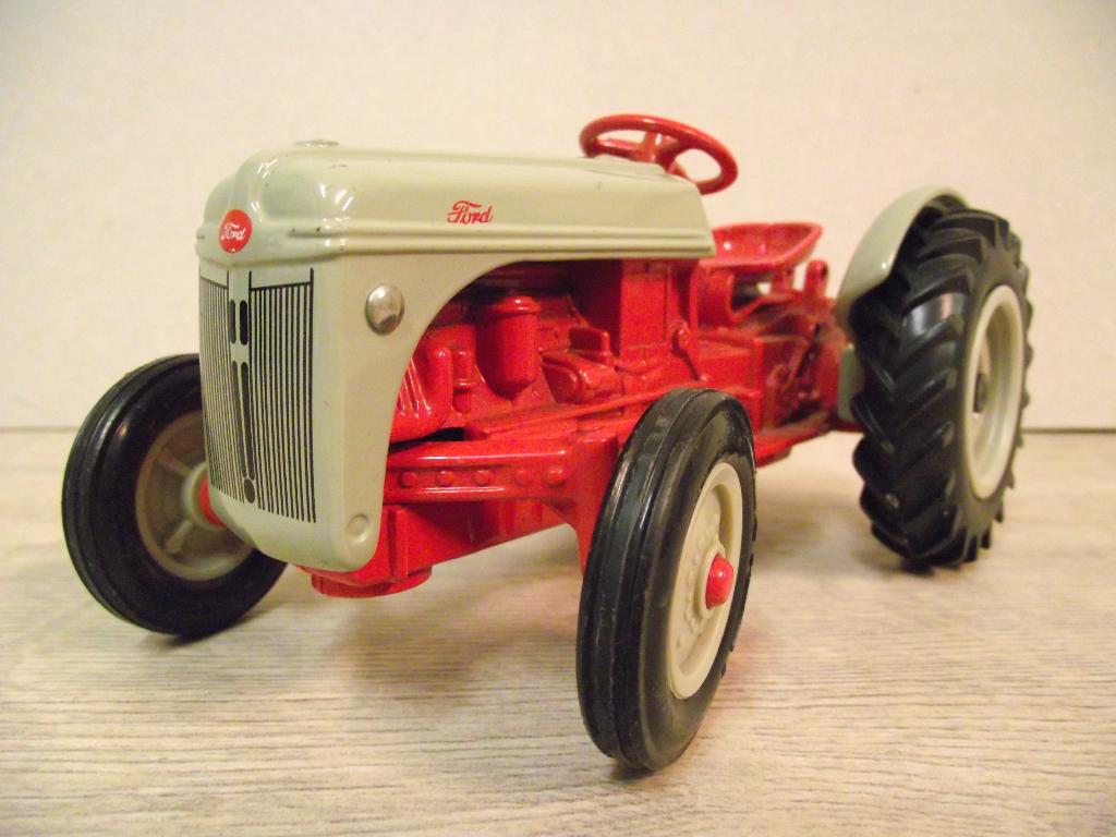 ertl Ford 8n tractor, Ophalen of Verzenden, Zo goed als nieuw, Overige typen, ERTL