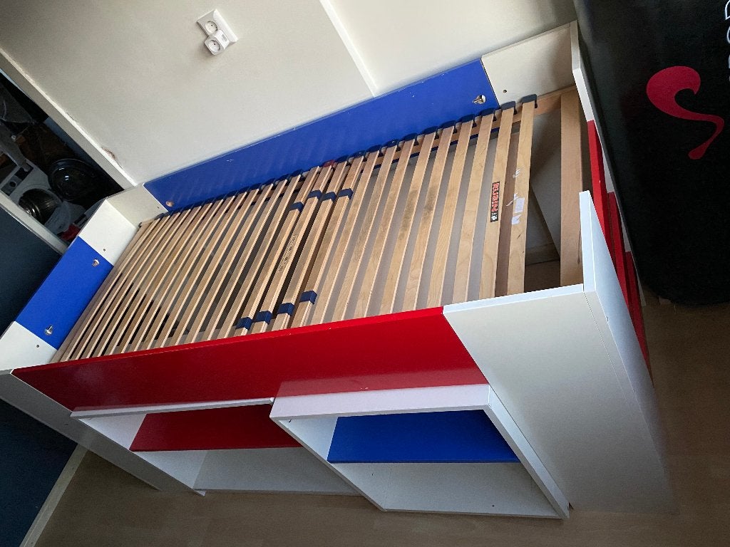 Leuk kinderbed met bureau en stoel, Ophalen, 85 tot 100 cm, Gebruikt, Hoogslaper of Stapelbed