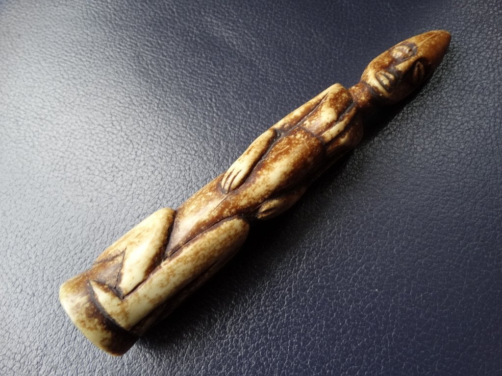 Voorouderbeeld / vruchtbaarheidsbeeld uit been of tand Congo, 19 cm, Natuurlijk materiaal, Beeld, Gesneden