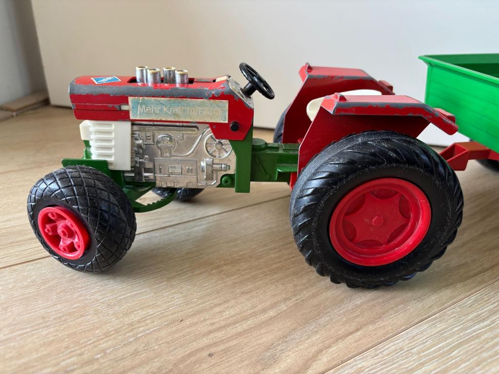 VINTAGE MASSEY FERGUSON TRACTOR MET MESTVERSPREIDER, Ophalen of Verzenden, Gebruikt, Tractor of Landbouw, Overige merken
