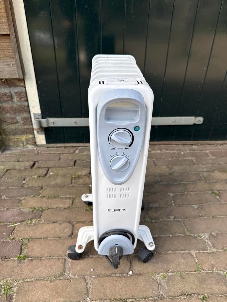 Eurom Oliegevulde Radiator - Draagbaar en Efficiënt, Doe-het-zelf en Verbouw, Verwarming en Radiatoren, Gebruikt, Kachel, Minder dan 60 cm