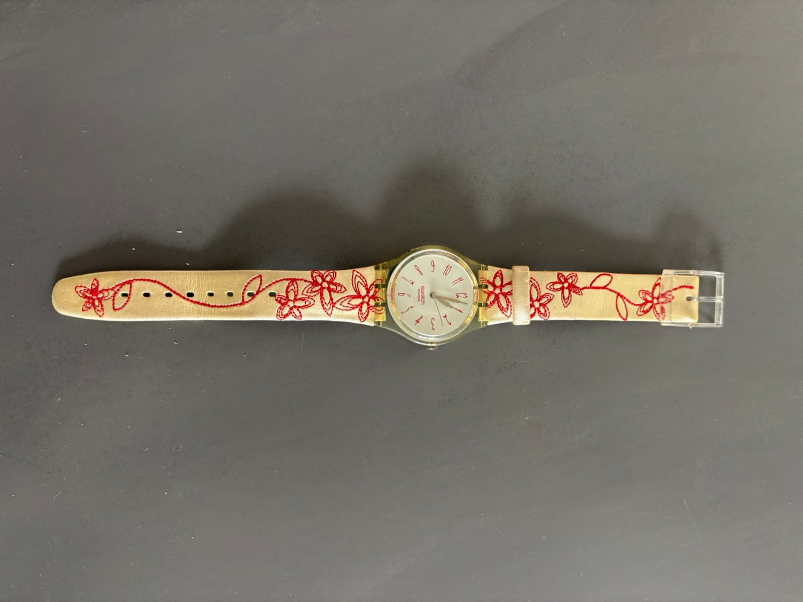 Swatch Motherly horloge, Polshorloge, Swatch, Ophalen of Verzenden, Leer