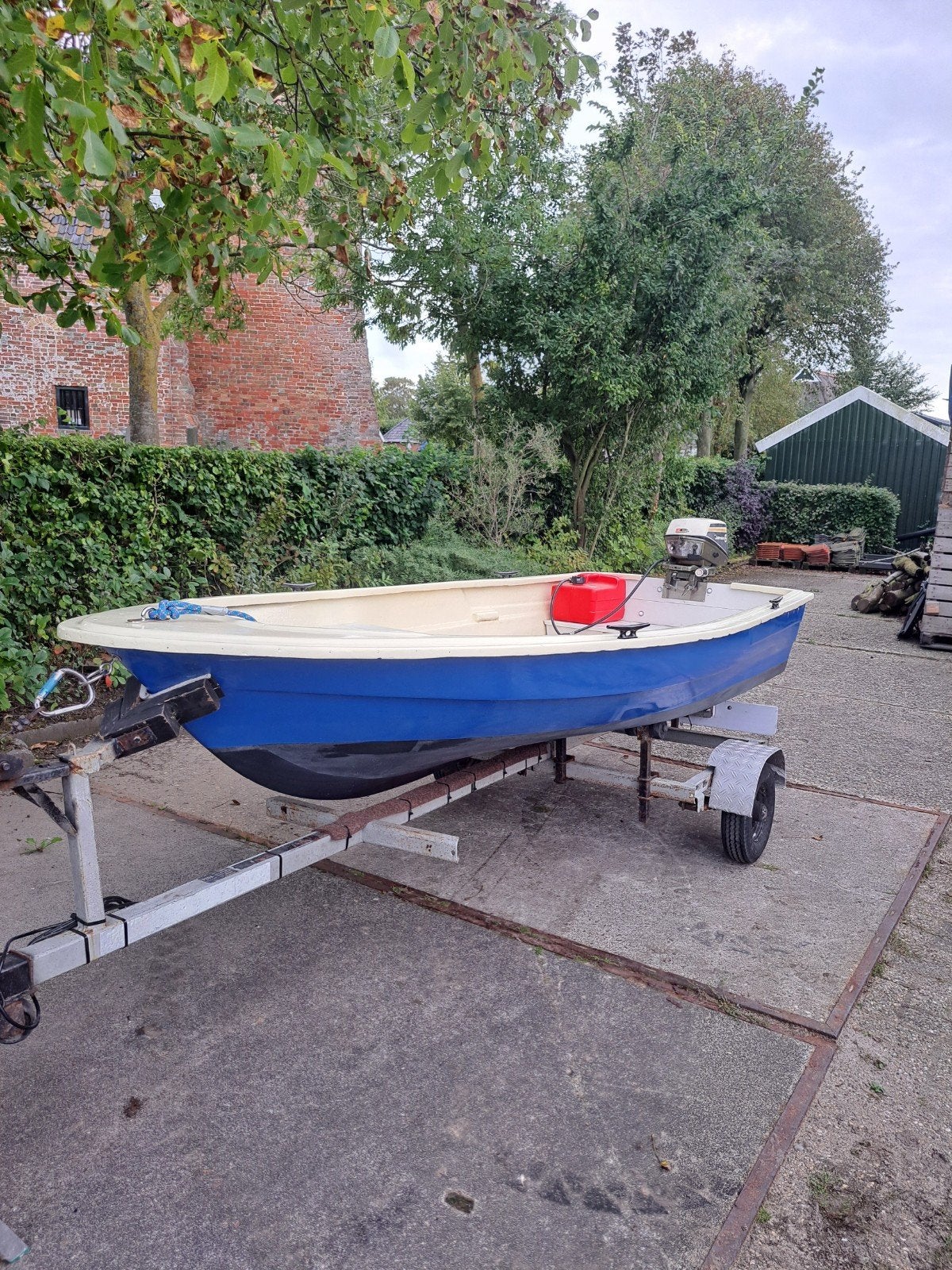Polyester boot met buitenboordmotor en trailer, Ophalen of Verzenden, Gebruikt