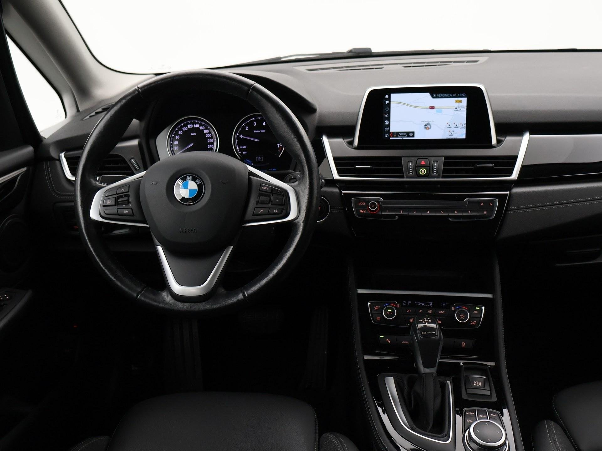 BMW 2-serie Active Tourer 225xe 224 PK XDRIVE PLUG-IN HYBRID, Auto's, Automaat, 8 kWh, Stof, Gebruikt