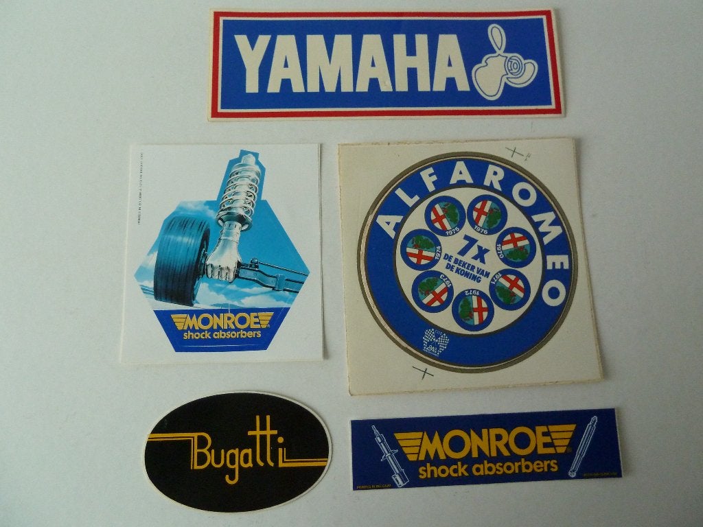 nr13 Alfa Romea Bugatti Monroe Yamaha stickers jaren 70 - 80, Verzamelen, Ophalen of Verzenden, Auto's