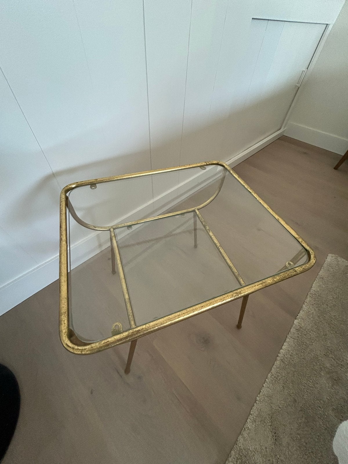 Gouden bijzettafel met glazen blad, Ophalen, Minder dan 45 cm, Minder dan 55 cm, Gebruikt