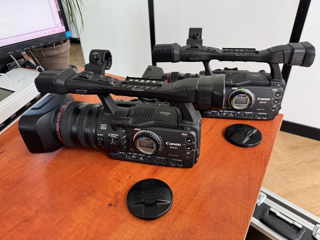 2 stuks Canon XH A1 HD met HDMI-converter en vaste voeding, Ophalen, Mini dv, Gebruikt, Canon