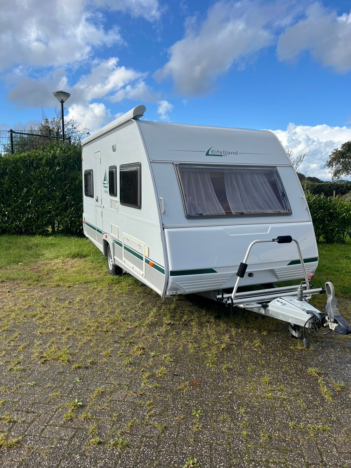 Te Koop Knaus Eifelland Holiday 460 TQK  met airco, Caravans en Kamperen, Rondzit, 6 tot 7 meter, Douche, Tot en met 5