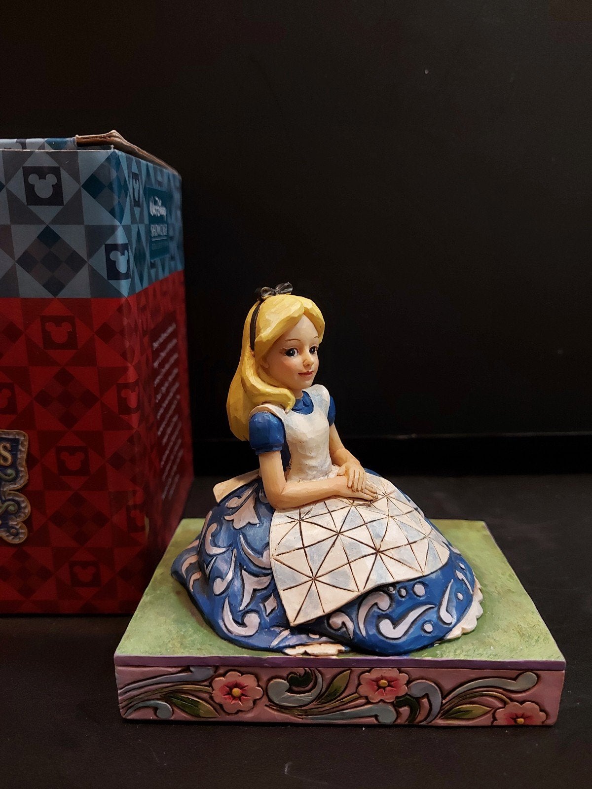 Jim Shore Retired Disney Traditions Alice, Ophalen of Verzenden, Overige figuren, Zo goed als nieuw, Beeldje of Figuurtje