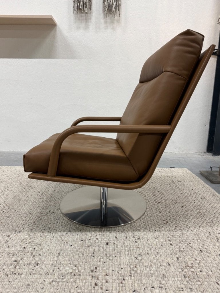 Showmodel Leolux Kudo Two Draaifauteuil Bruin leer Stoel, Leolux, Info@leolux.nl, Nieuw, Ophalen of Verzenden