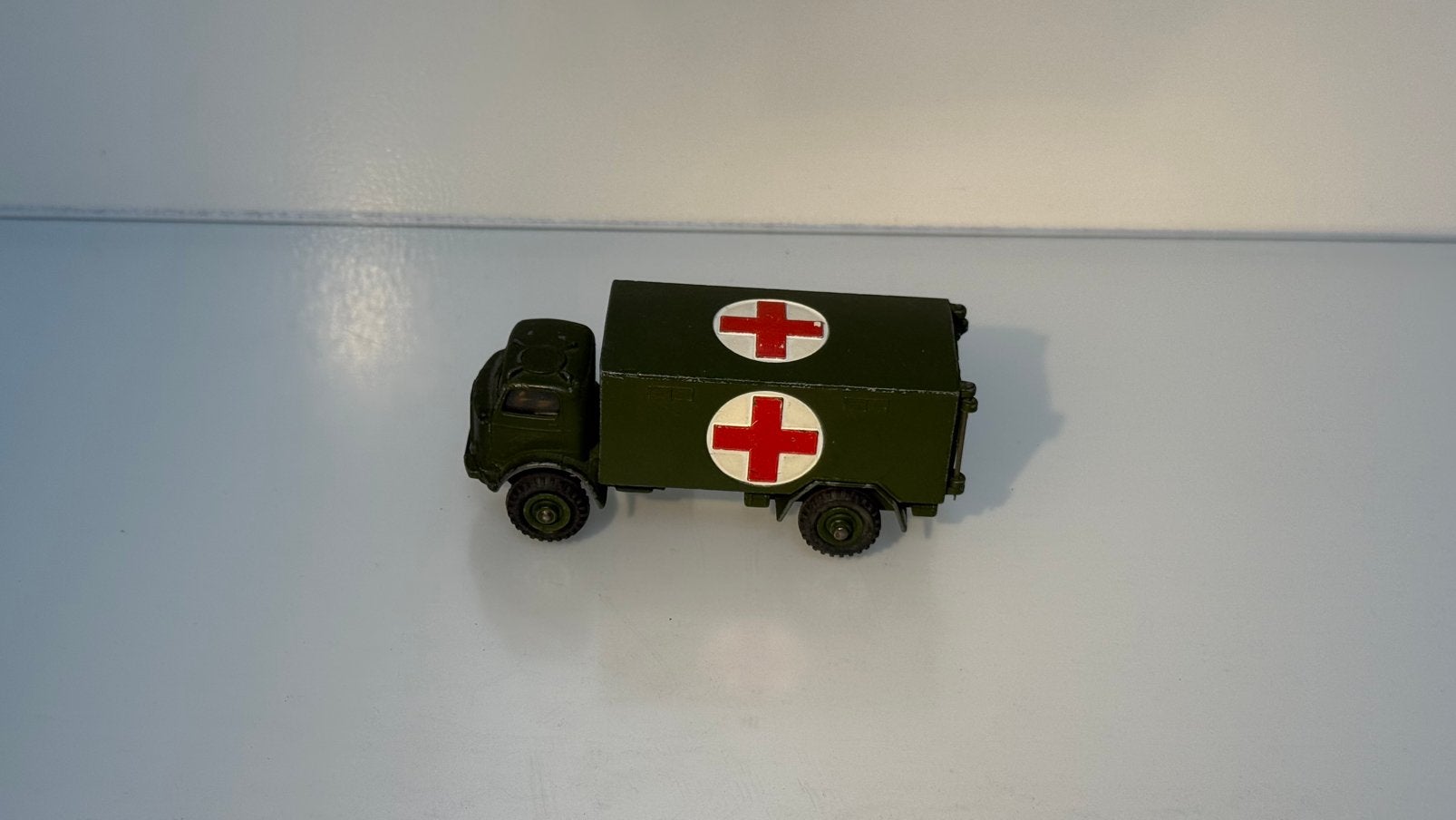 Dinky Toys military ambulance 626, Ophalen of Verzenden, Zo goed als nieuw, Auto