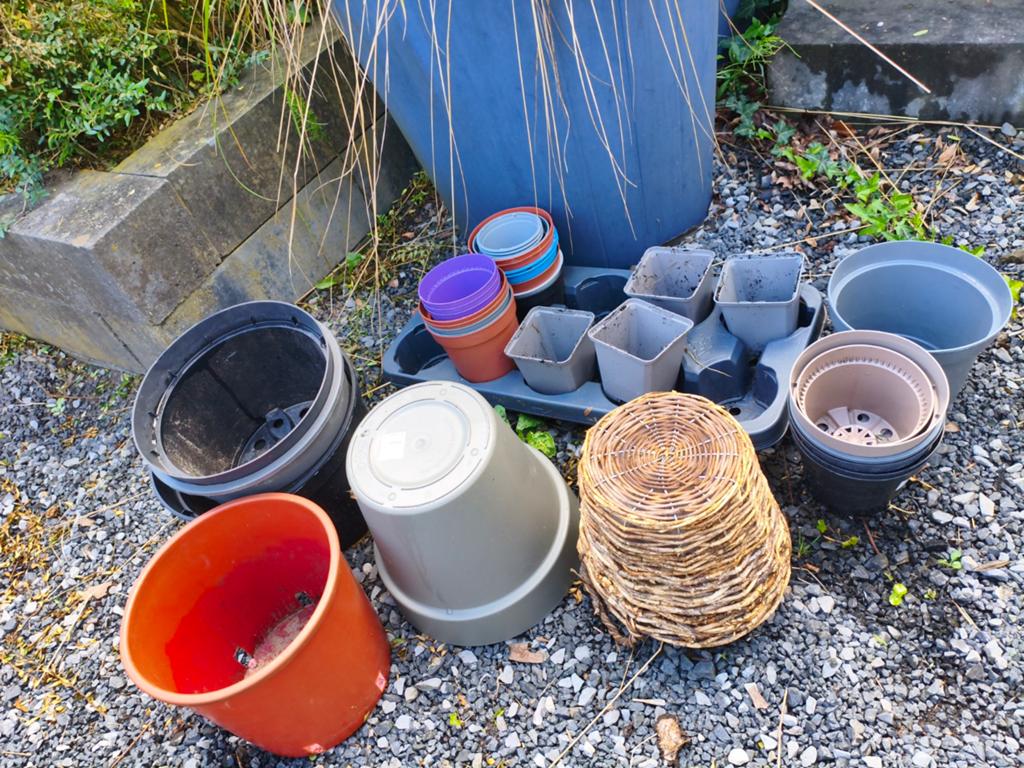 Bloempotten en kweek potjes gratis, Tuin en Terras, Ophalen, Rond, Aardewerk, Minder dan 40 cm