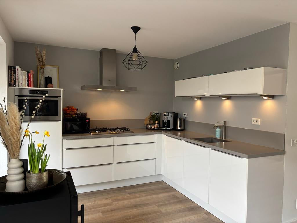 Complete keuken met Whirlpool apparatuur, Ophalen, Wit, Hoekkeuken, Zo goed als nieuw