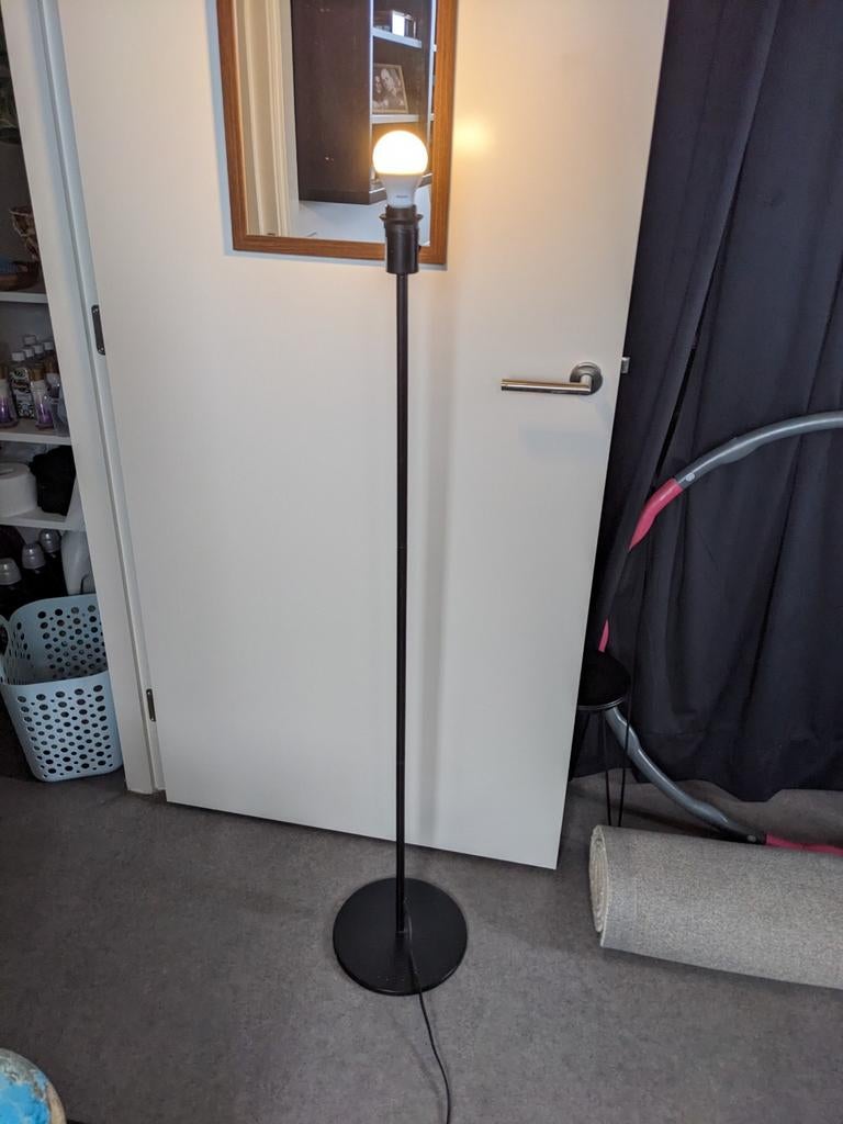 Dimbaar Ikea lamp, Huis en Inrichting, Lampen | Vloerlampen, Zo goed als nieuw, Minder dan 100 cm, Kunststof, Metaal, Ophalen