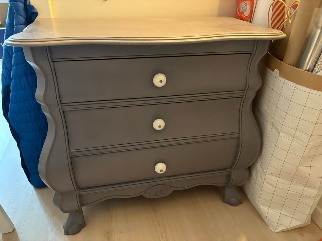 Geverfd buikkastje met nieuwe knopjes, Ophalen, Minder dan 50 cm, Gebruikt, Met lade(s)