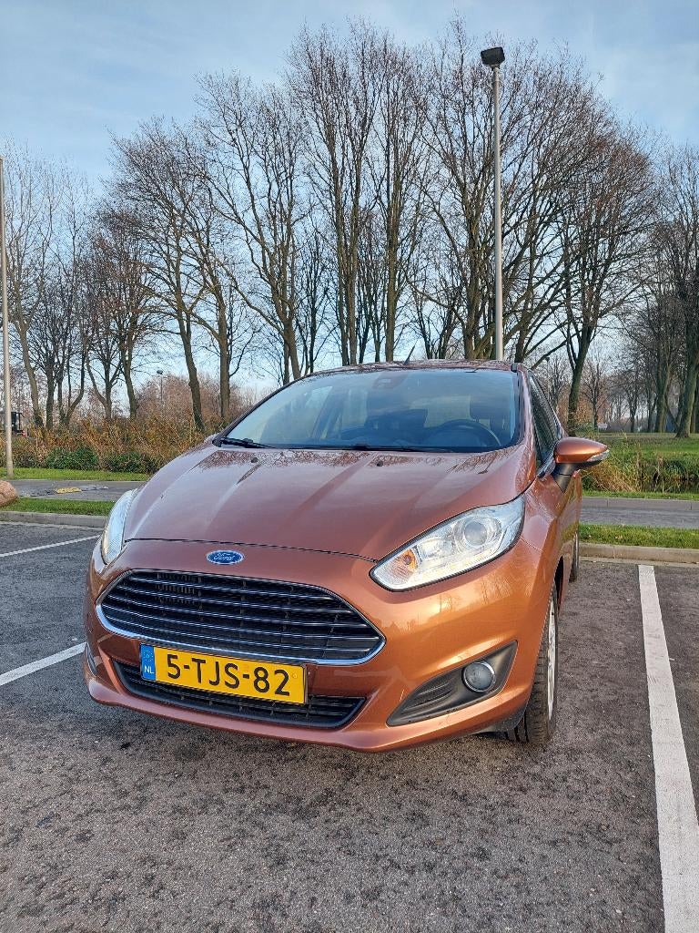 Ford Fiësta 1.0 74KW/100PK 5D Powershift 2014 Bruin, Auto's, Ford, Euro 5, Stof, 40 €/maand, 100 pk