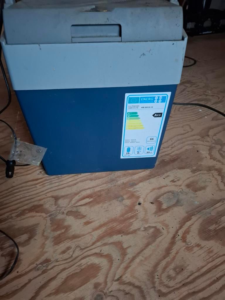 Koelbox  12 volt en 220, Caravans en Kamperen, Ophalen of Verzenden, Zo goed als nieuw, Elektrisch