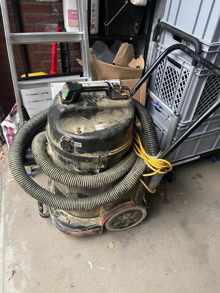 Bona Scorpion, 2x stofzuiger + 2x opvangton, Doe-het-zelf en Verbouw, Ophalen, Gebruikt, 1200 watt of meer, Bandschuurmachine