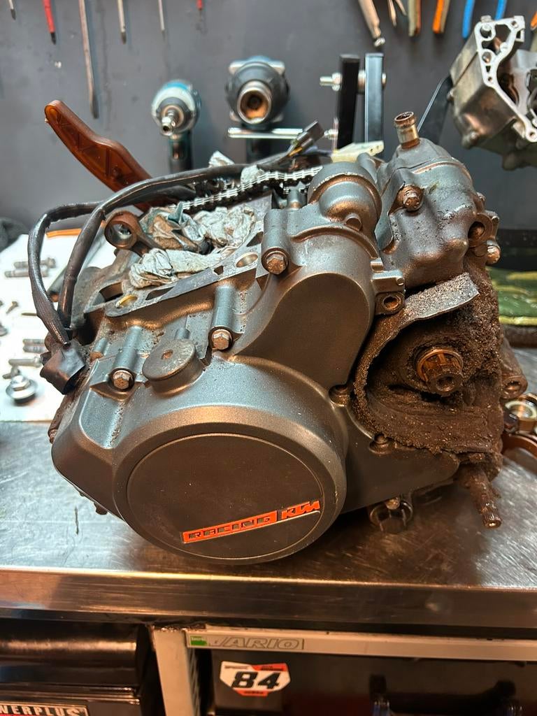 Onderblok ktm duke 125, Ophalen
