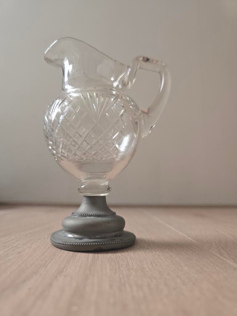 Vintage glazen waterkan met tinnen voet, Antiek en Kunst, Antiek | Glas en Kristal, Ophalen of Verzenden