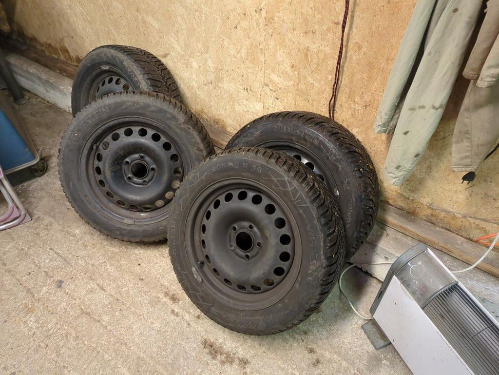 Te koop winterbanden op velg, Ophalen, Gebruikt, 16 inch, Band(en)