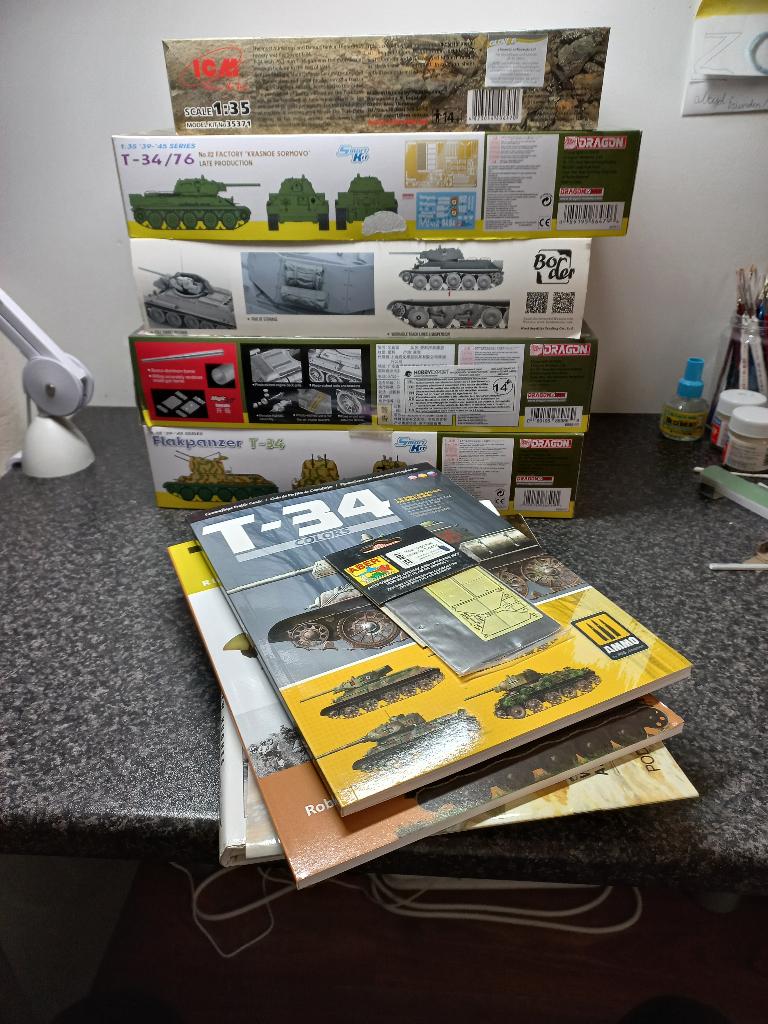 Div. T-34 in 1/35 en div. boeken, Overige merken, Tank, 1:32 tot 1:50, Nieuw