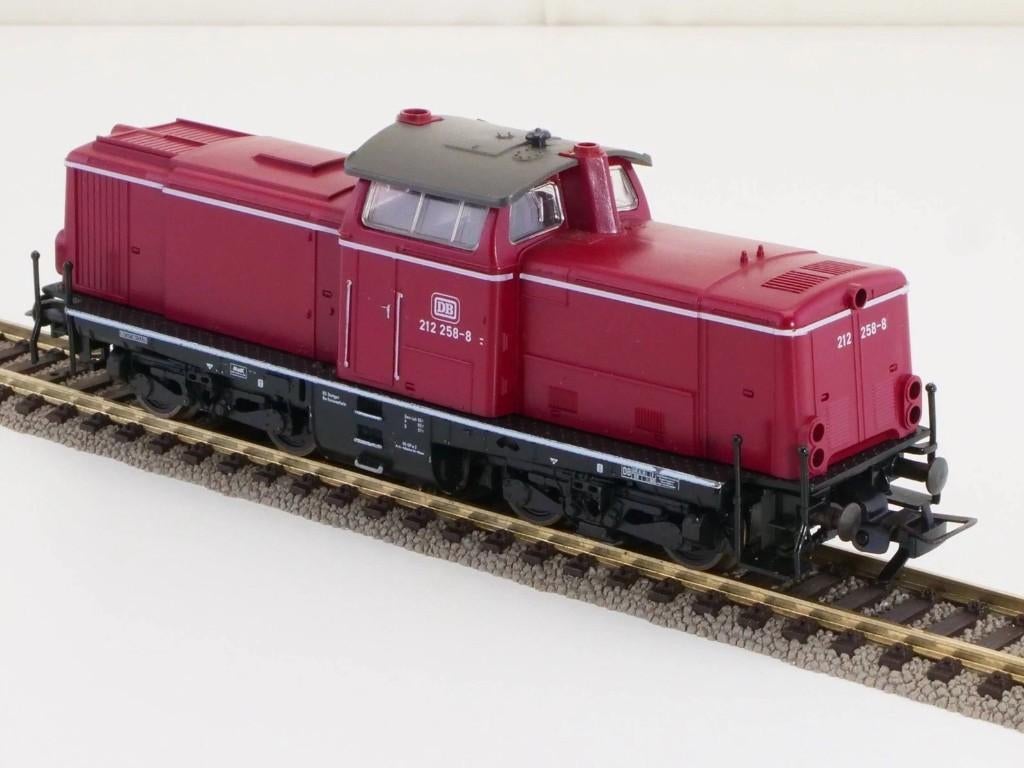 FLEISCHMANN dieselloc BR 212 van de DB, tp. III, Hobby en Vrije tijd, Arnold, Gelijkstroom, Wagon, Ophalen of Verzenden
