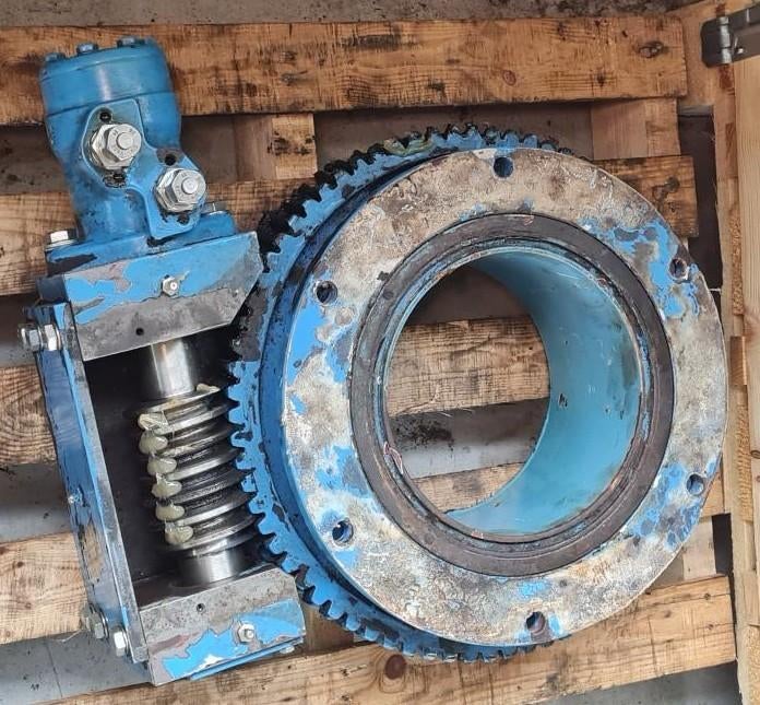 Draaikrans zuig arm mesttank, Ophalen, Veehouderij, Gewasbescherming en Bemesting