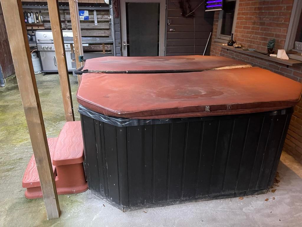 Gebruikte jacuzzi met trap zwart van binnen 220 aansluitinge, Ophalen of Verzenden, Gebruikt, Trap, Vast