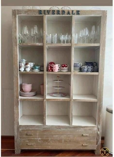 Houten vitrinekast met lades Riverdale, Huis en Inrichting, Kasten | Boekenkasten, Ophalen, Met plank(en), Gebruikt, 100 tot 150 cm