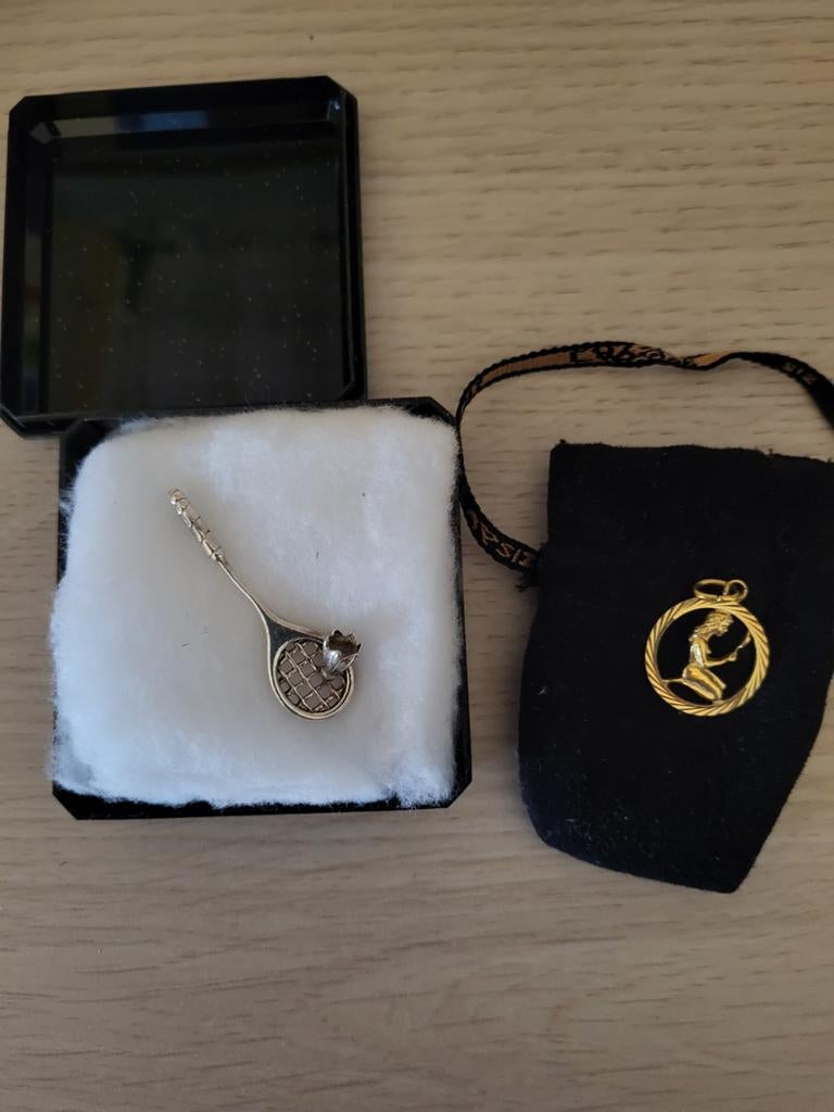 Kettinghanger sterrenbeeld maagd en badminton zilver, Ophalen of Verzenden, Nieuw, Overige kleuren