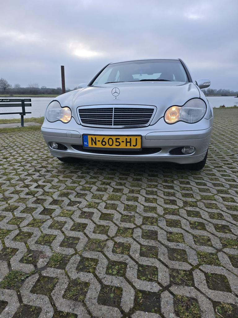 Mercedes c200 MAG VOOR PRIKKIE WEG!, Auto's, Mercedes-Benz, 4 cilinders, 1796 cc, 163 pk, 75 €/maand