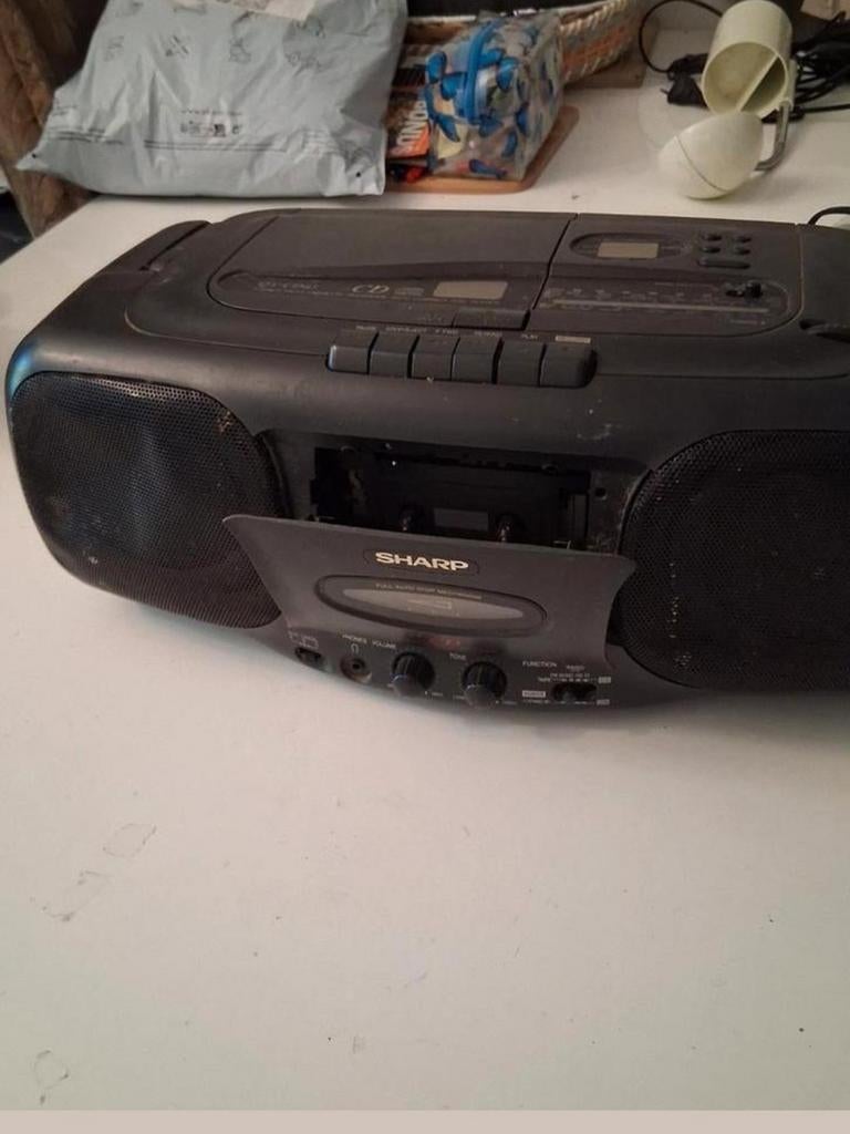 Te koop! Te koop,Sharp 3-in one Radio +CD+cassette., Ophalen