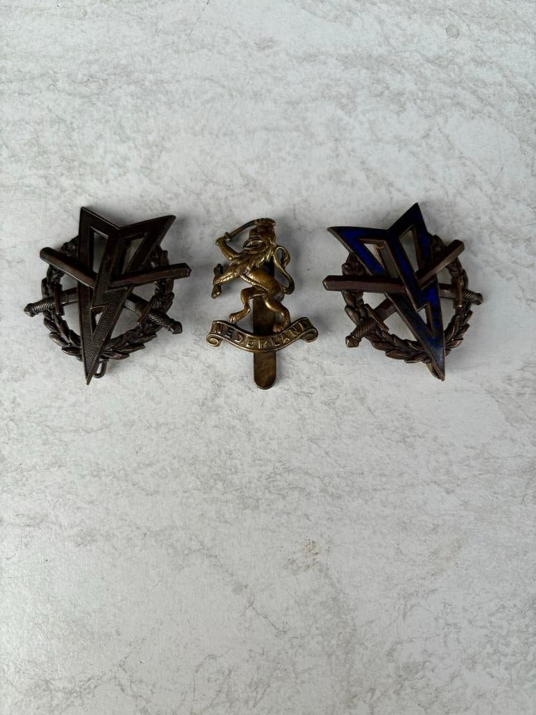 Militaire Speldjes met Nederlandse Leeuw, Verzamelen, Ophalen of Verzenden, Overige soorten, Nederland, Embleem of Badge
