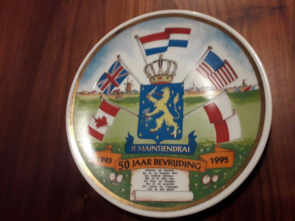 WW 2 HERDENKINGSBORD 1945 - 1995 in PERFECTE STAAT voor 5 E, Antiek en Kunst, Antiek | Wandborden en Tegels, Ophalen of Verzenden