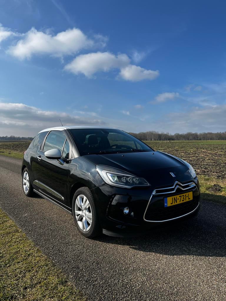 DS 3 1.2 VTI 81KW AUT 2016 Zwart, automaat, Auto's, DS, 1199 cc, Parkeersensor, Leder en Stof, Origineel Nederlands