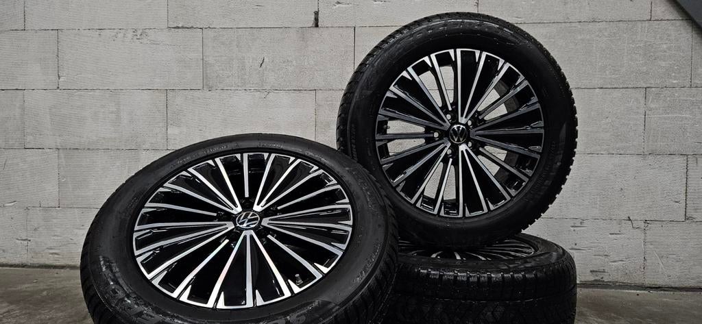 18" VW Tiguan Tayron velgen Pirelli zomer winterbanden zgan, 18 inch, Gebruikt, Banden en Velgen, 235 mm