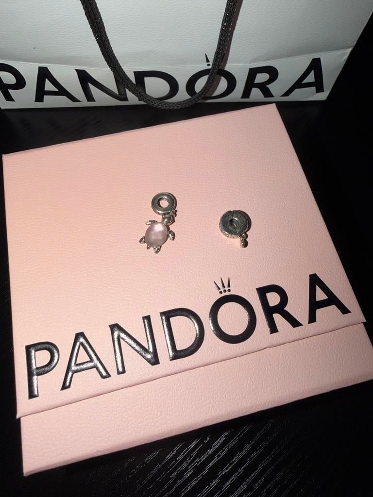 Pandora Bedels - Schildpad & Meer, Sieraden, Tassen en Uiterlijk, Bedels, Nieuw, Pandora, Zilver, 2 of 3 bedels, Met strass, Ophalen of Verzenden