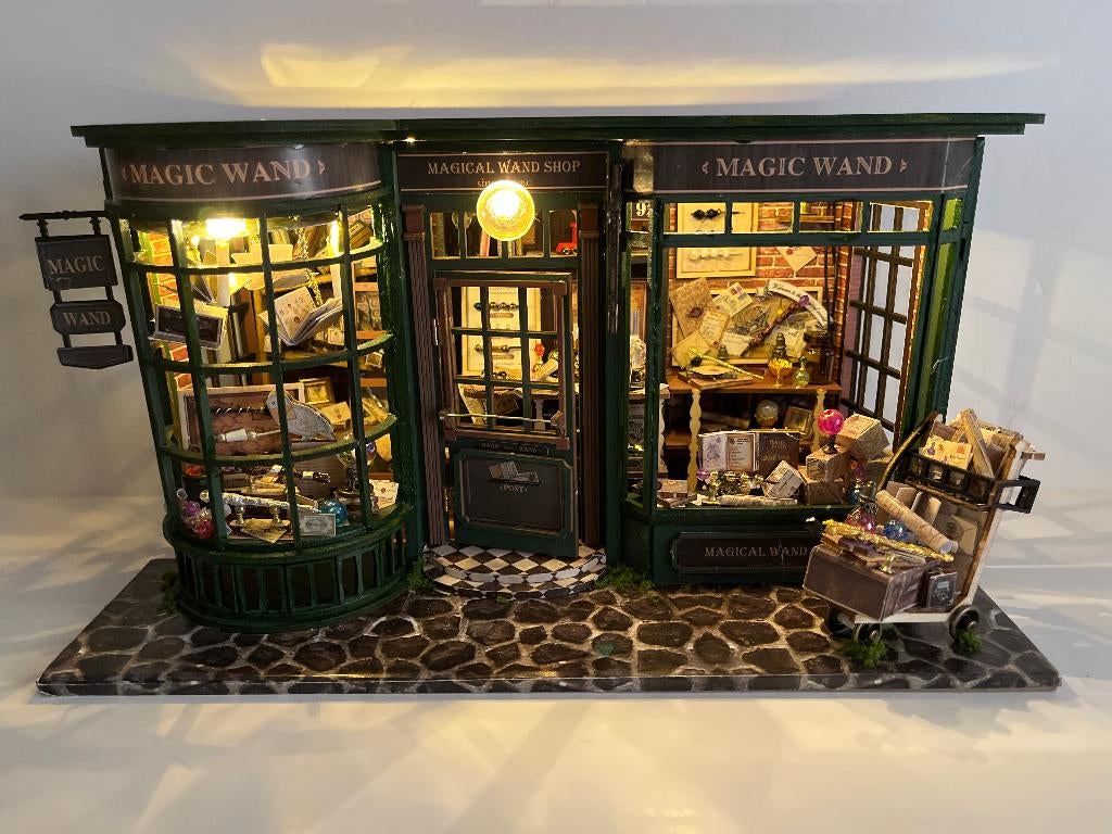 The Magic Shop - Miniatuur Poppenhuis, Verzenden, Zo goed als nieuw, Poppenhuis