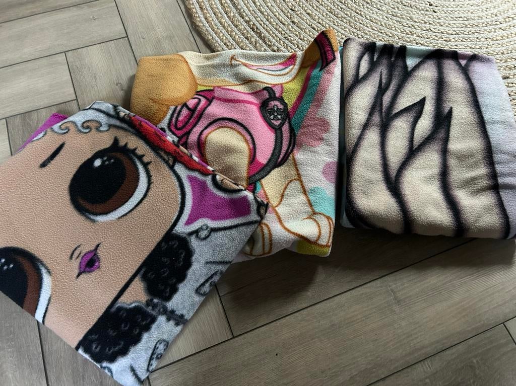 3 Fleecedekens: Paw Patrol, Unicorn & L.O.L., Ophalen of Verzenden, Gebruikt, 100 cm of meer, Deken