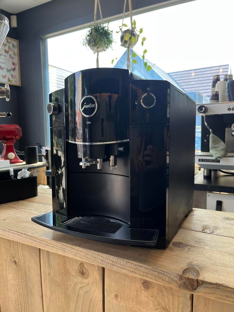 Jura D60 - Piano Black - Gereviseerd - Garantie, Ophalen, Jura, 10 kopjes of meer, Koraalrood 141, zoetermeer