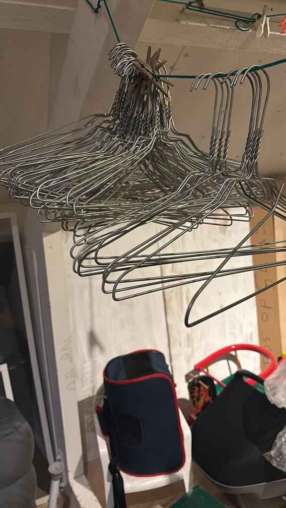 50 Kledinghangers - Zo goed als nieuw!, Ophalen of Verzenden, Zo goed als nieuw, Metaal, Volwassenen