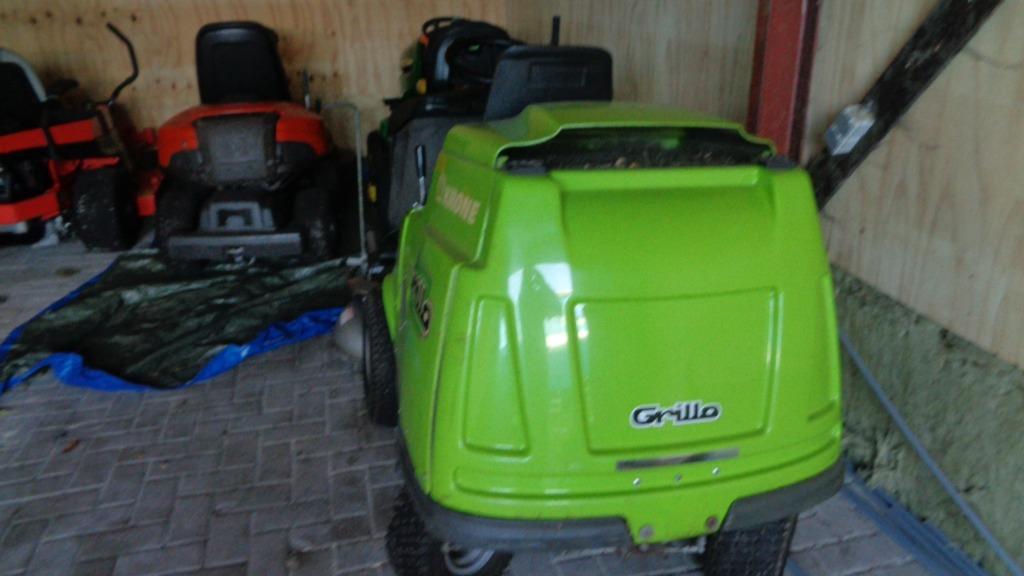 zware grillo zitmaaier  met vangbak  vangbak electrisch kiep, Tuin en Terras, Zitmaaiers, Ophalen, Grillo, Nederland, Opvangbak