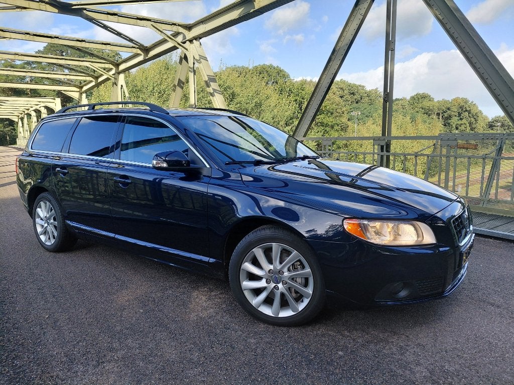 Volvo V70 2.0T Momentum, Auto's, Dealer onderhouden, 1800 kg, Zwart, 4 cilinders