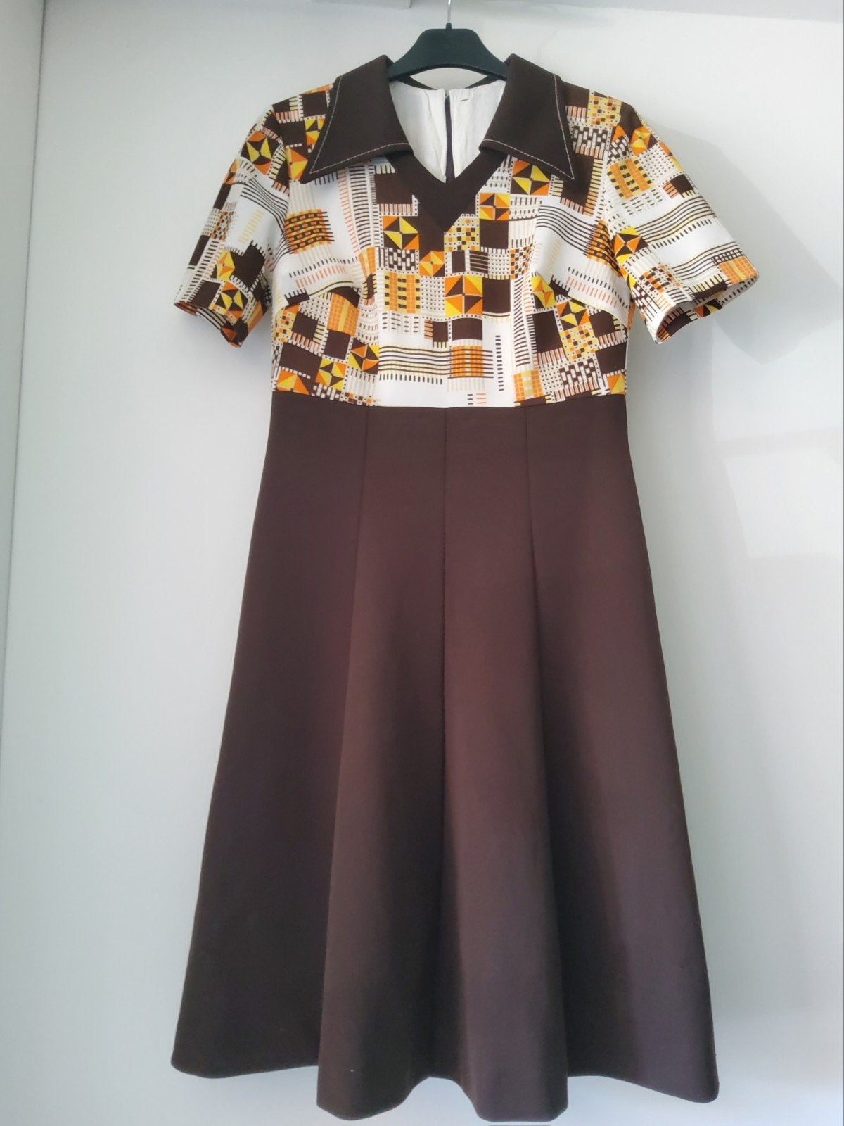 Vintage jurk met voering, bruin/geel/oranje, maat S/M, Kleding | Dames, Bruin, Ophalen of Verzenden, Onbekend, Knielengte