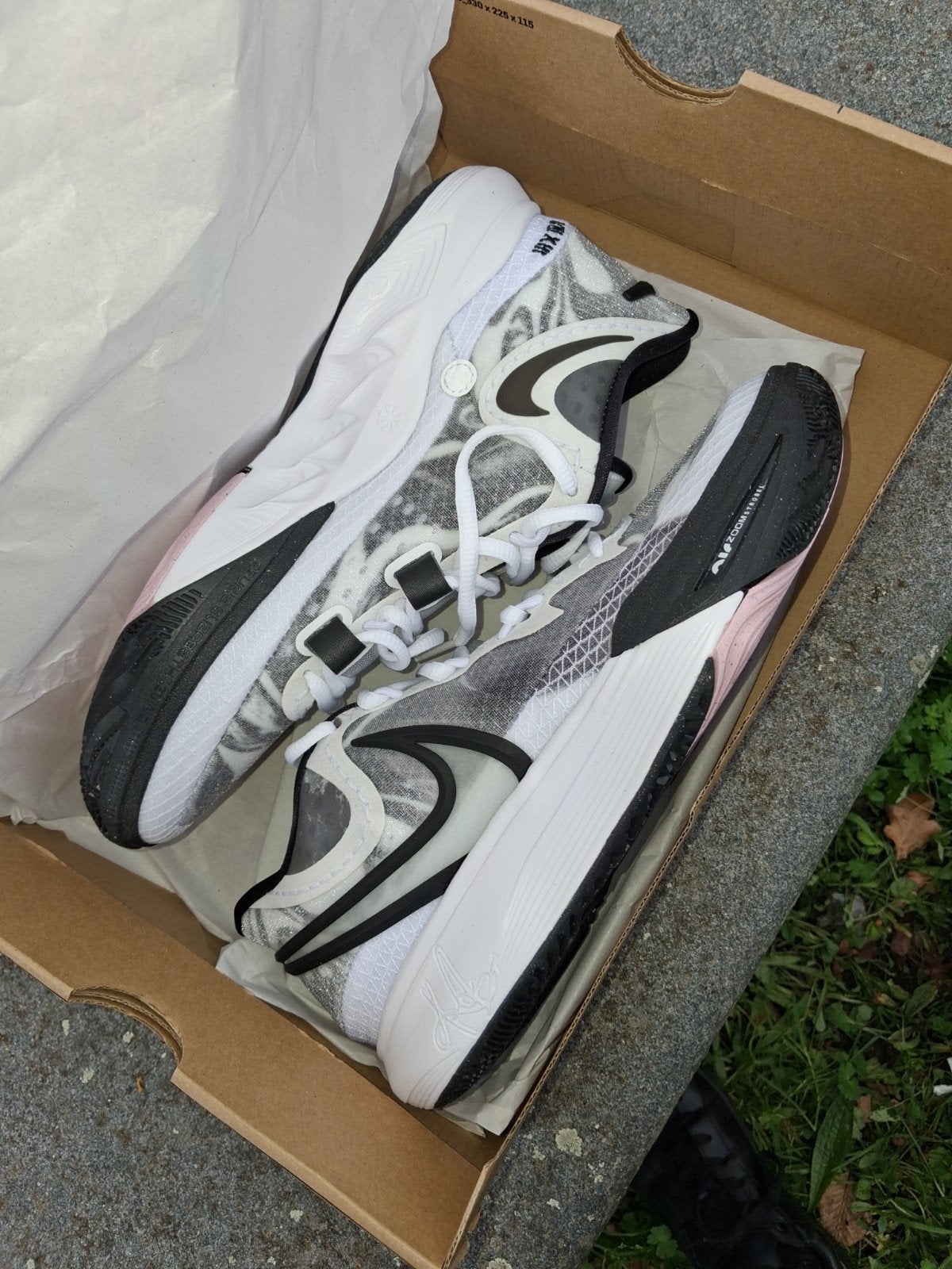 Nike Kyrie Low 5 - Nieuw in doos, Ophalen of Verzenden, Nieuw, Wit