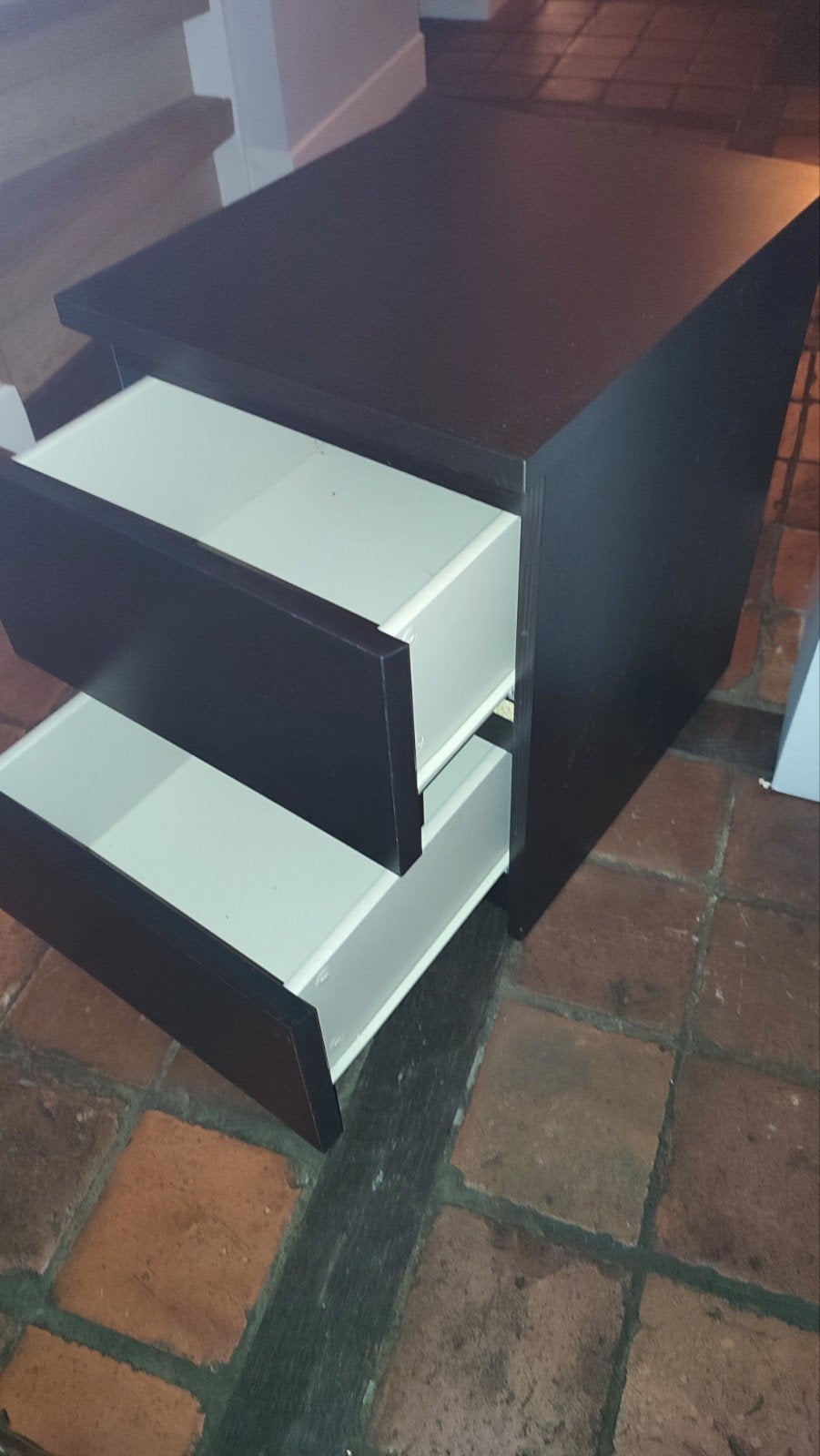 2x IKEA Malm nachtkastjes - zwartbruin met 2 lades, Ophalen, Gebruikt, Minder dan 45 cm, 55 tot 70 cm